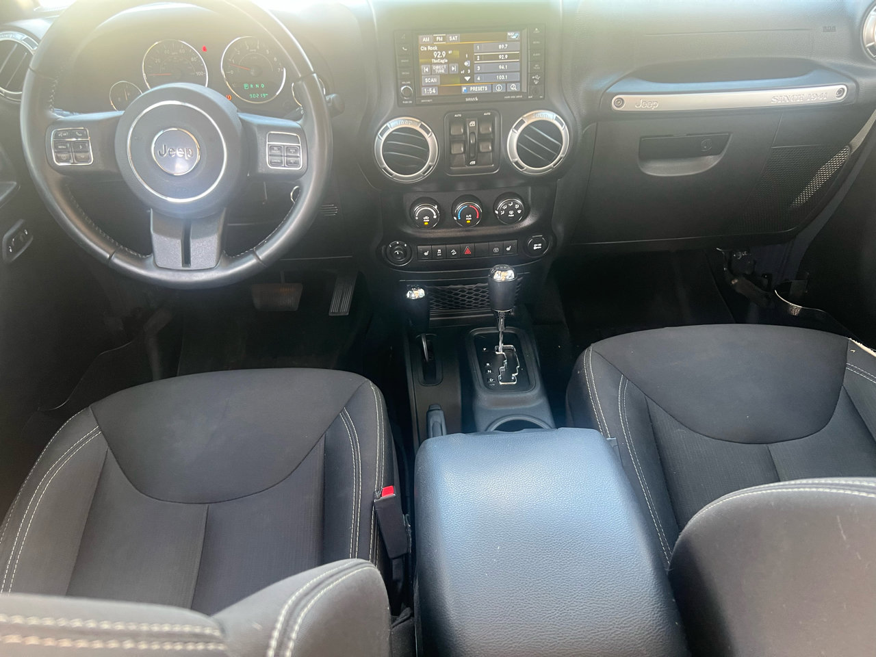 Used 2017 Jeep Wrangler Unlimited Rubicon w/ Connectivity Group image 11