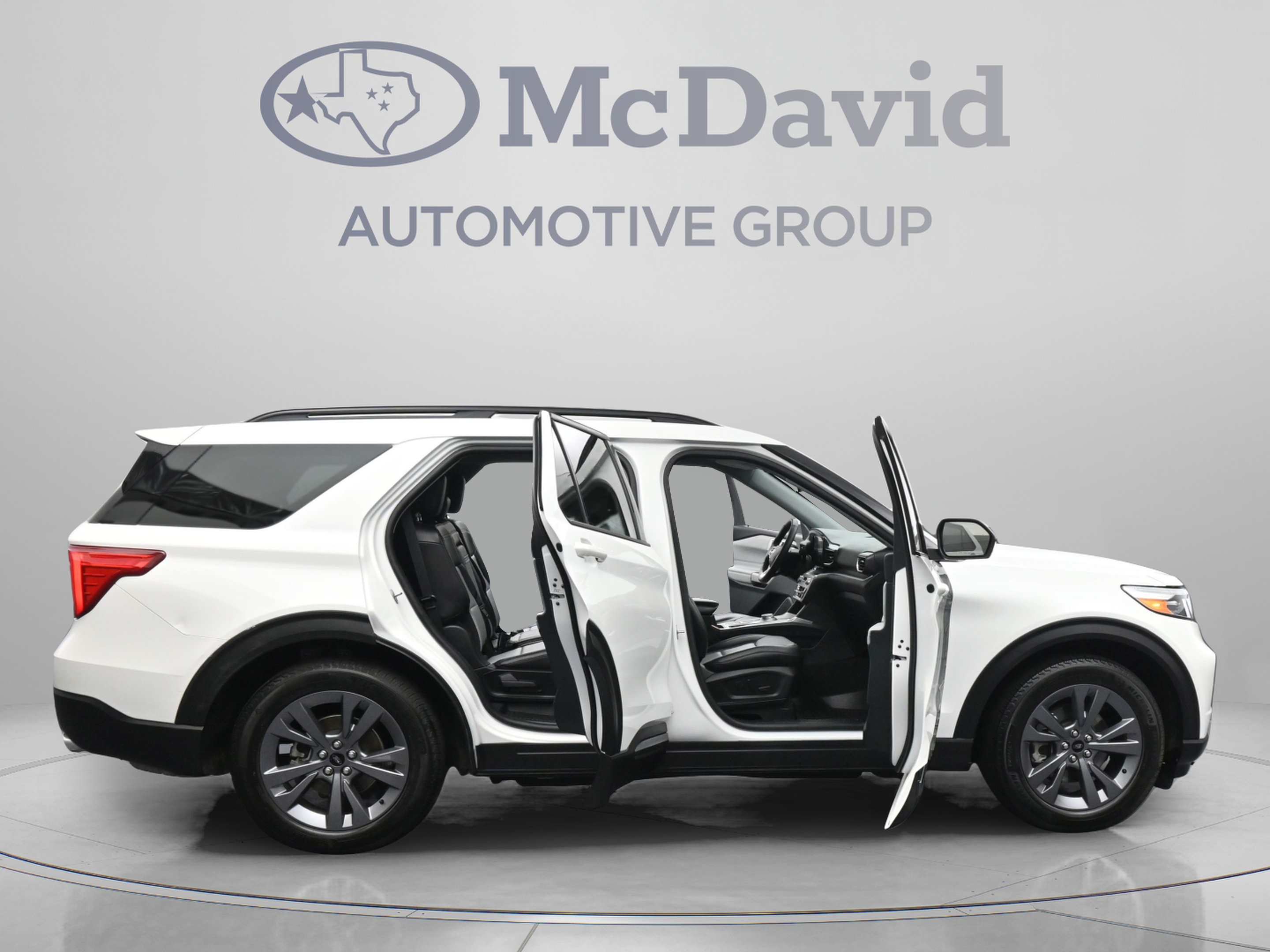 Used 2023 Ford Explorer XLT w/ Equipment Group 202A RWD image 41