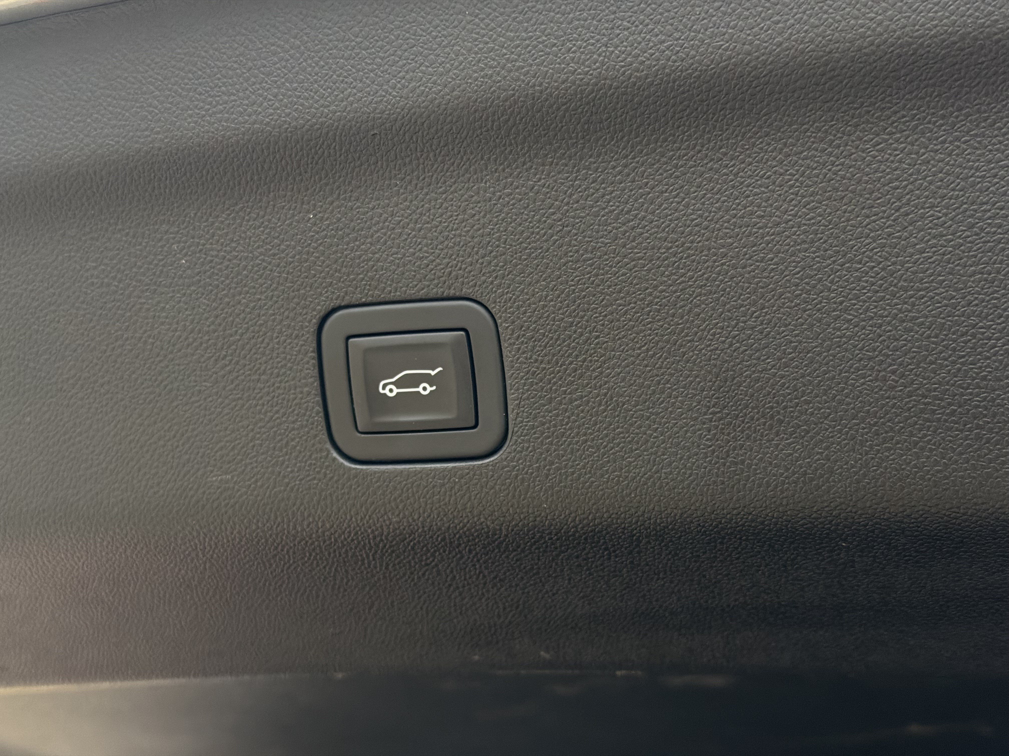 Used 2025 GMC Yukon Denali AWD/4WD image 12