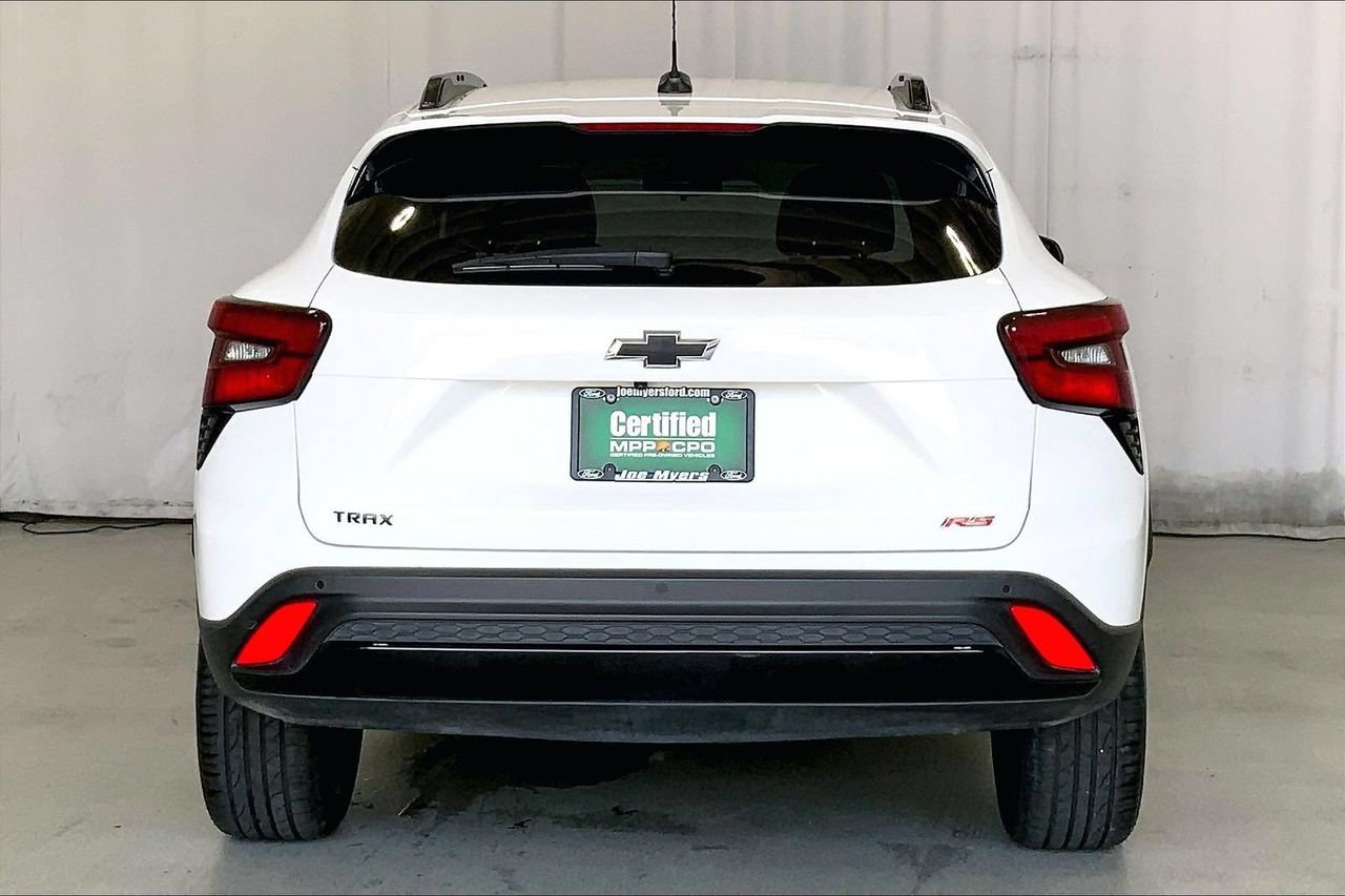 Used 2024 Chevrolet Trax RS w/ Driver Confidence Package FWD image 3