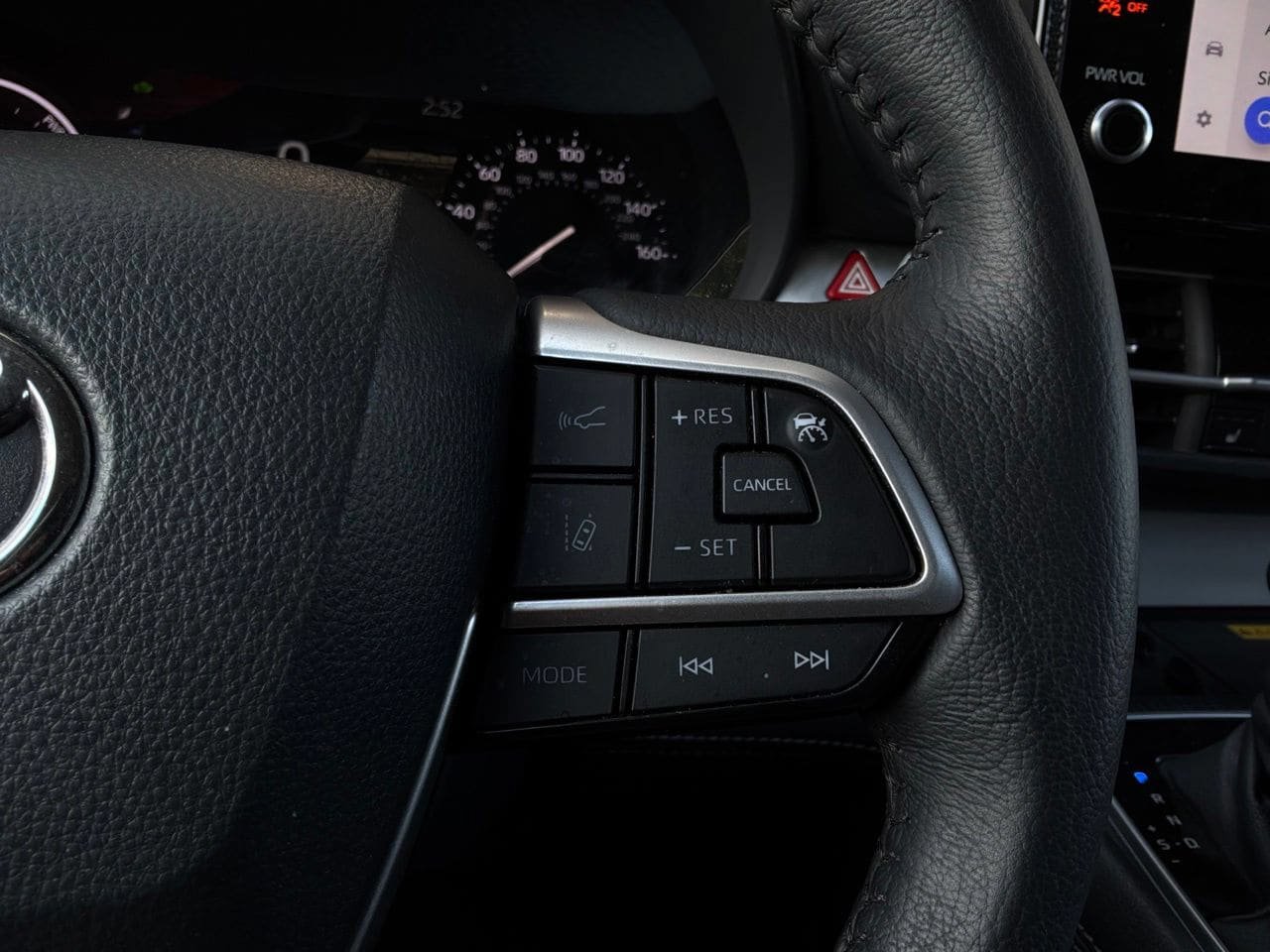 Used 2026 Toyota Sienna XLE FWD image 42