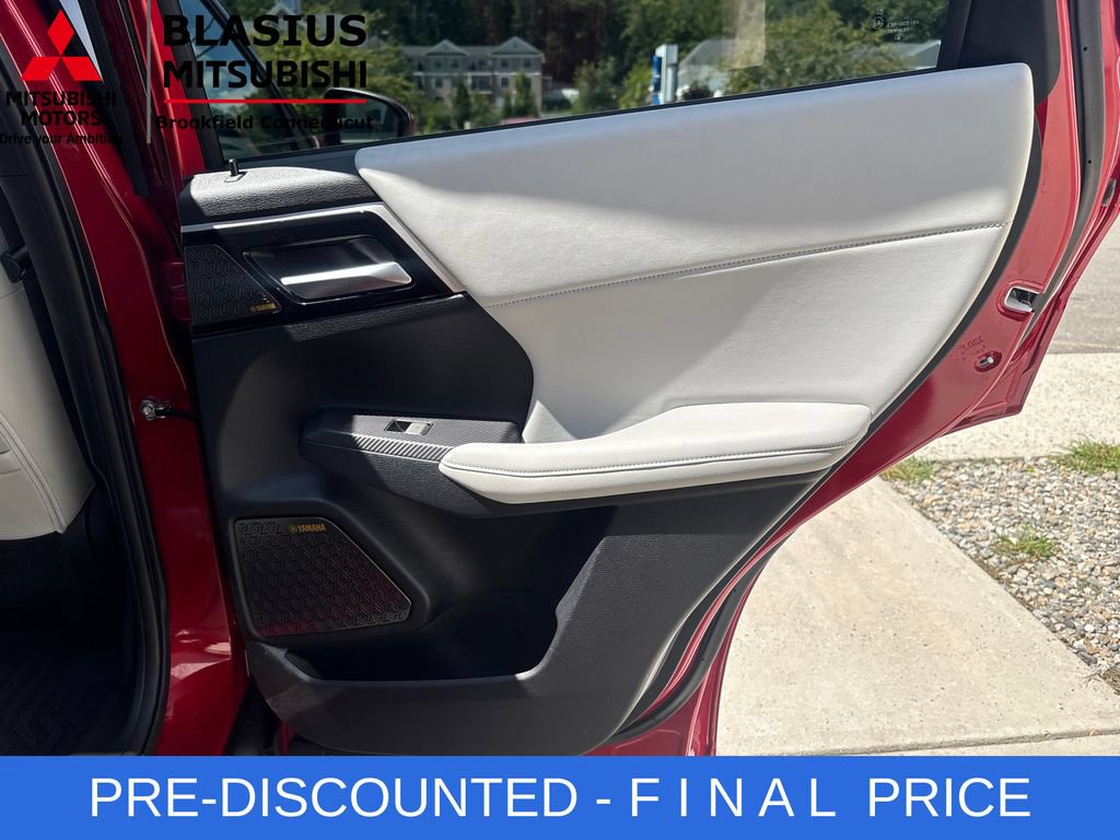 Used 2025 Mitsubishi Outlander SE AWD/4WD image 39