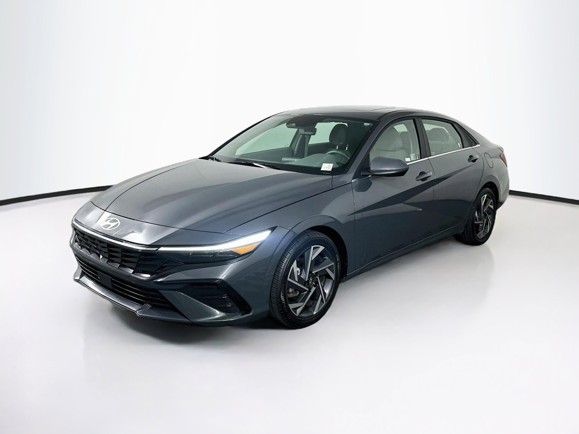 Used 2025 Hyundai Elantra SEL FWD image 3