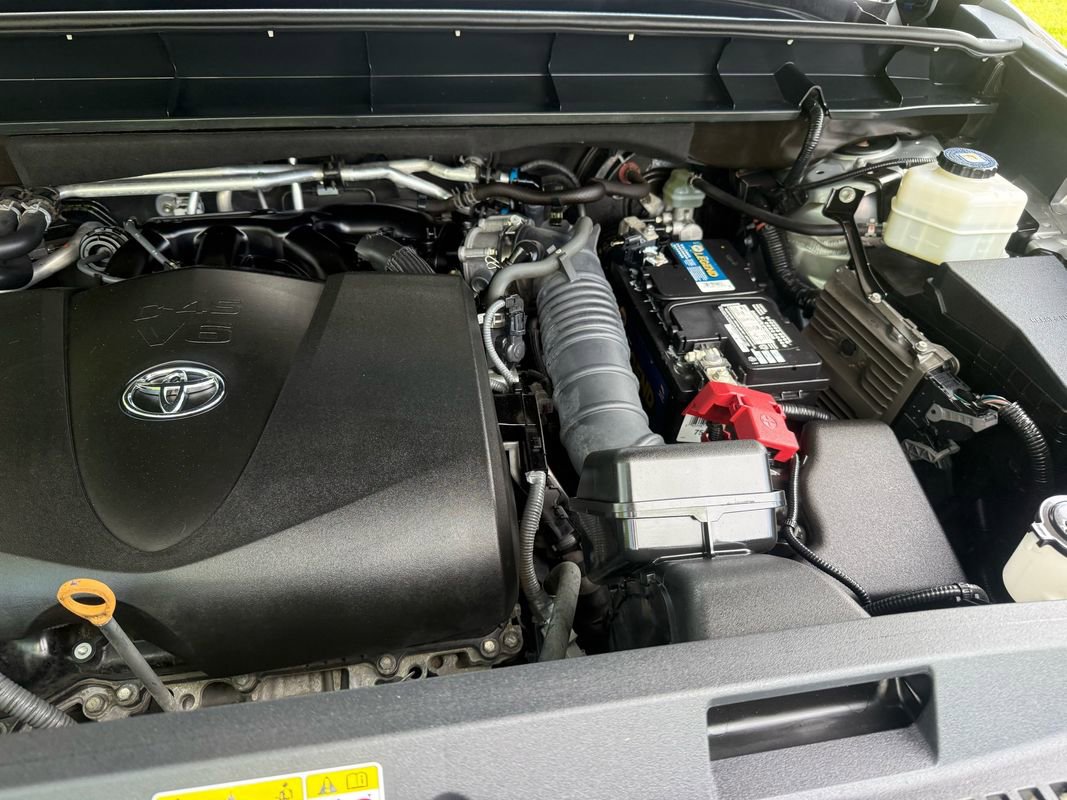 Used 2020 Toyota Highlander L FWD image 37
