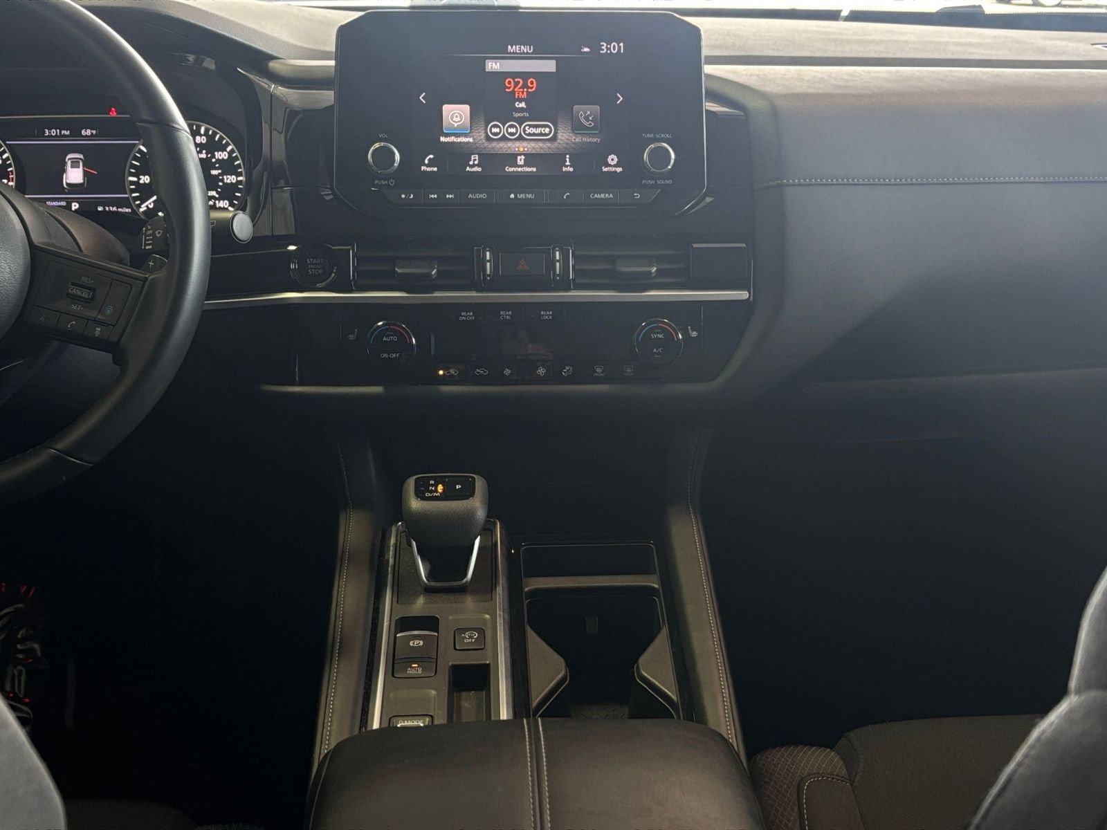 Used 2025 Nissan Pathfinder SV image 17