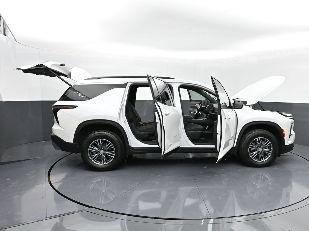 Used 2024 Chevrolet Traverse LT image 50