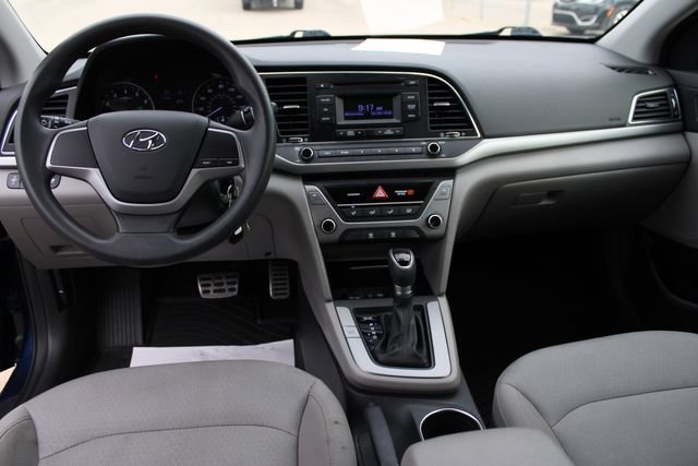 Used 2017 Hyundai Elantra SE FWD image 21