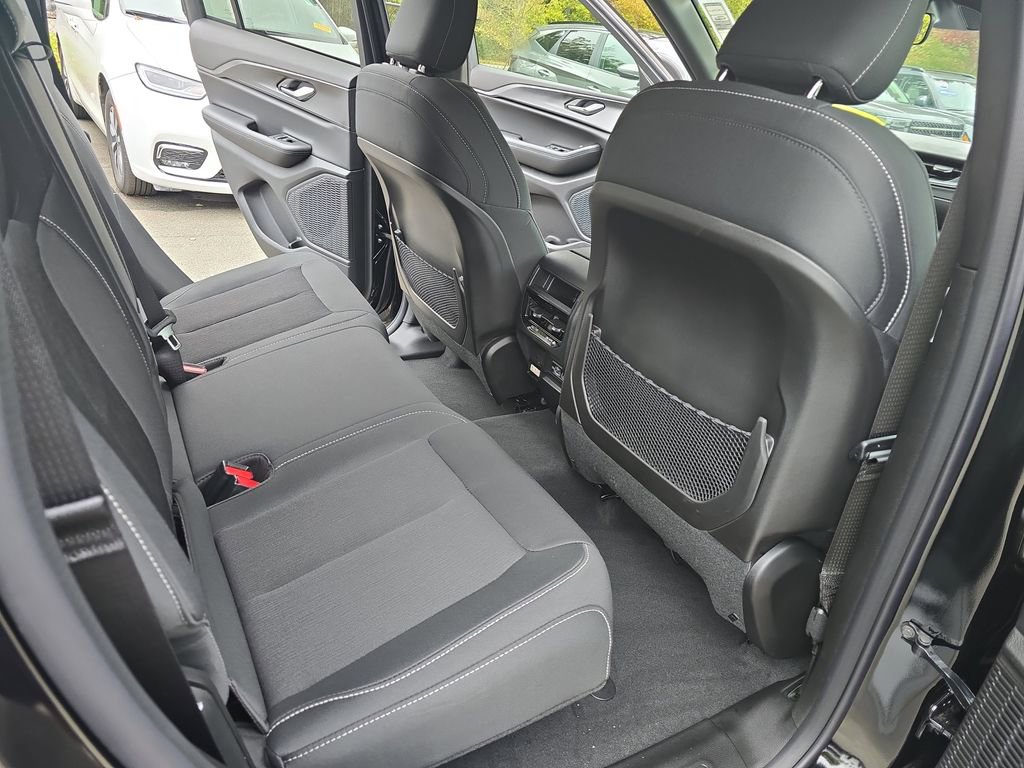 New 2025 Jeep Grand Cherokee Laredo w/ Luxury Tech Group I AWD/4WD image 11