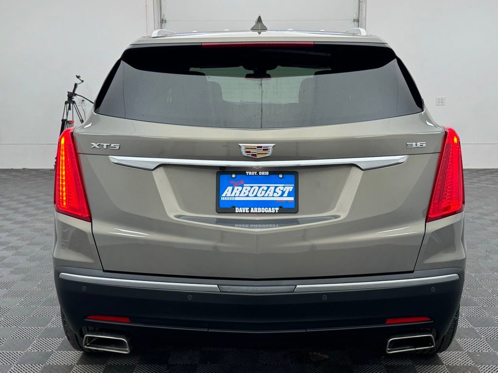 Used 2018 Cadillac XT5 Luxury w/ Driver Awareness Package image 9