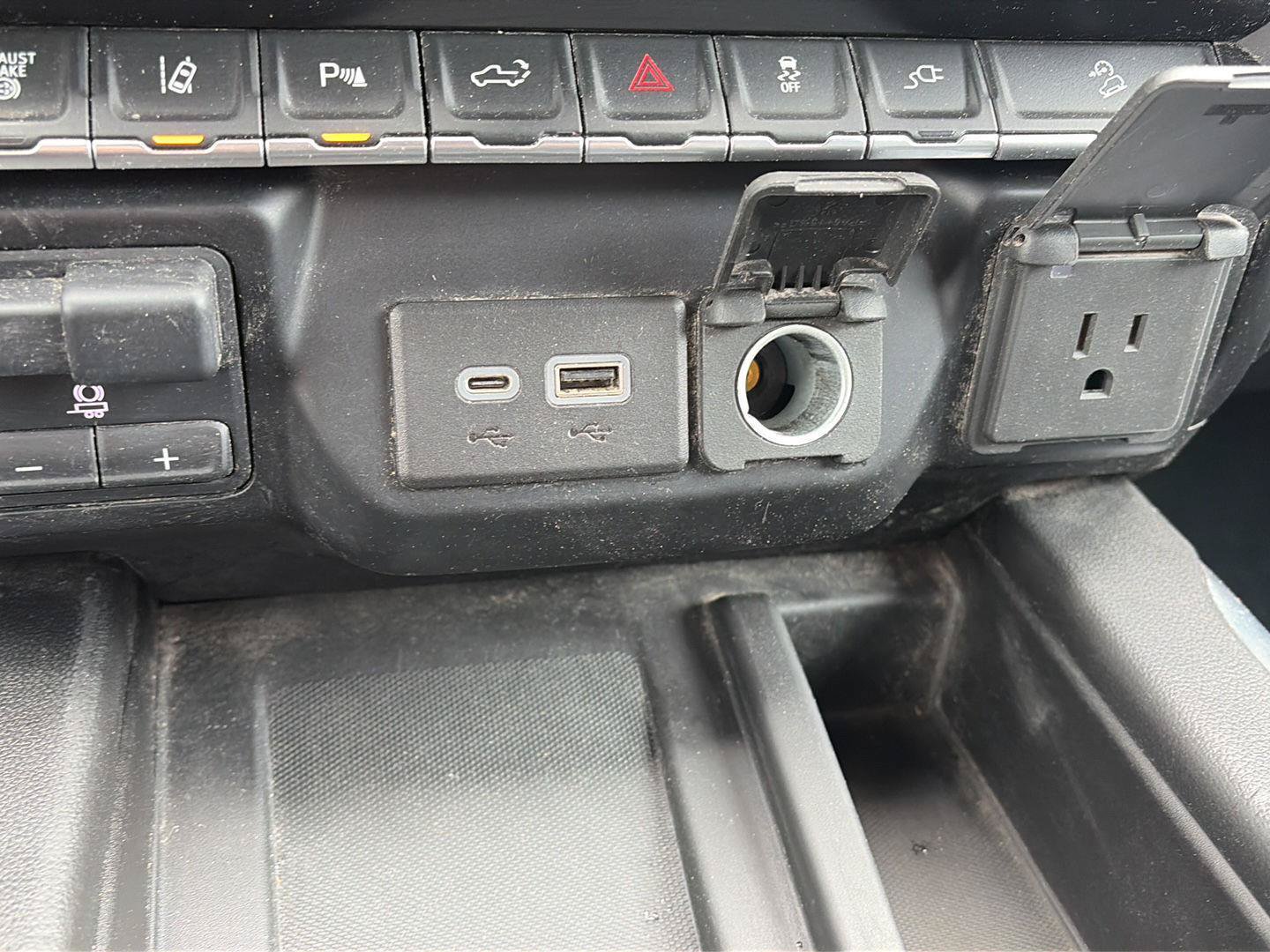 Used 2023 GMC Sierra 3500 Denali AWD/4WD image 16