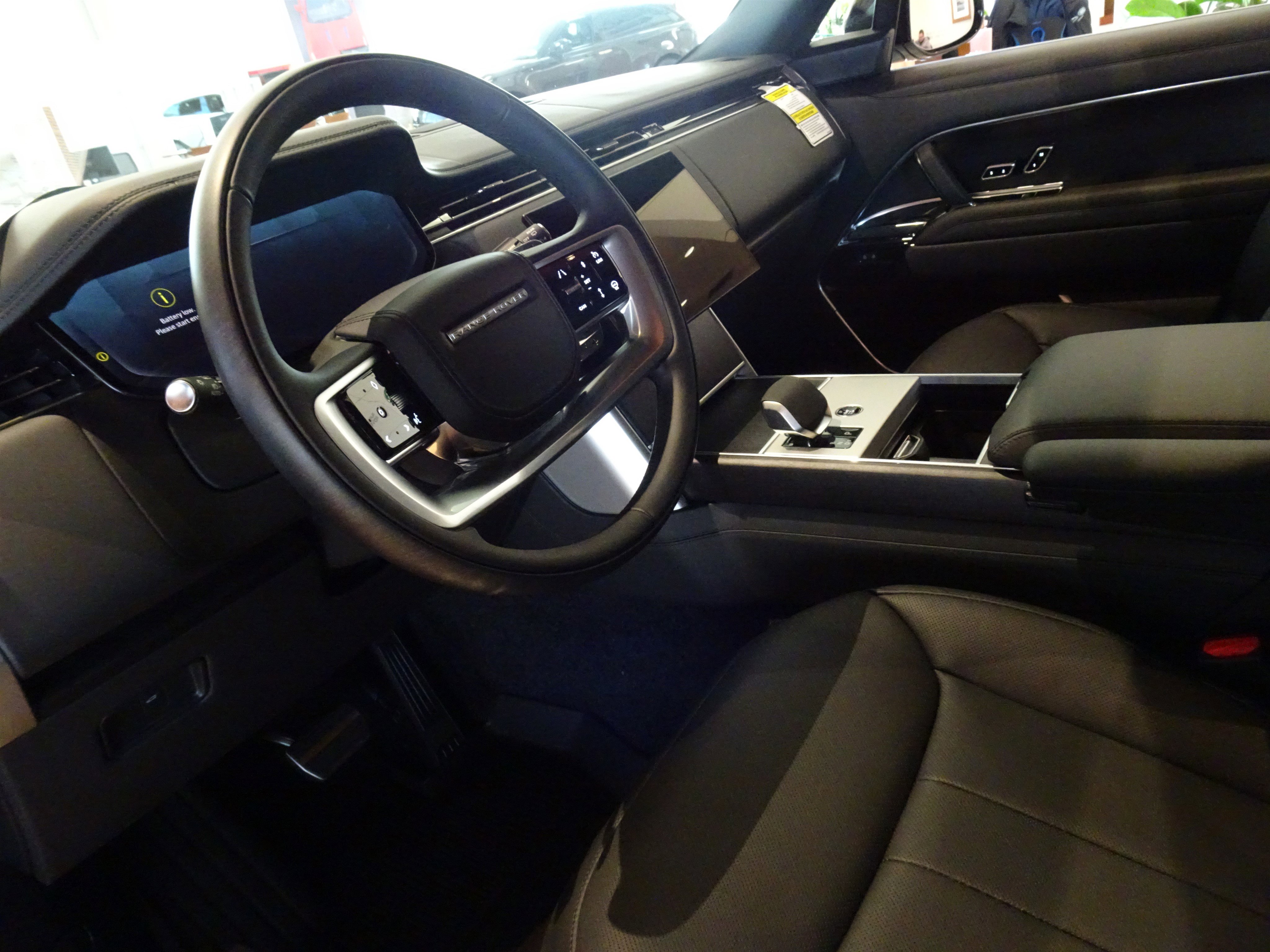 New 2025 Land Rover Range Rover Long Wheelbase SE image 19