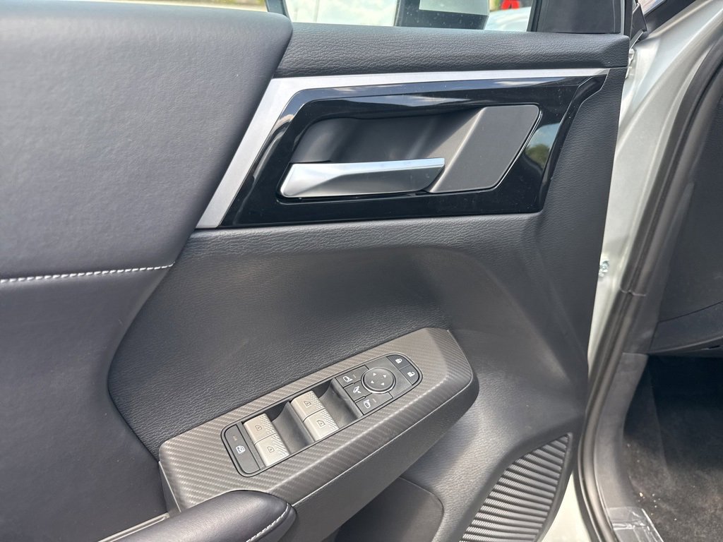 New 2025 Mitsubishi Outlander SE image 26