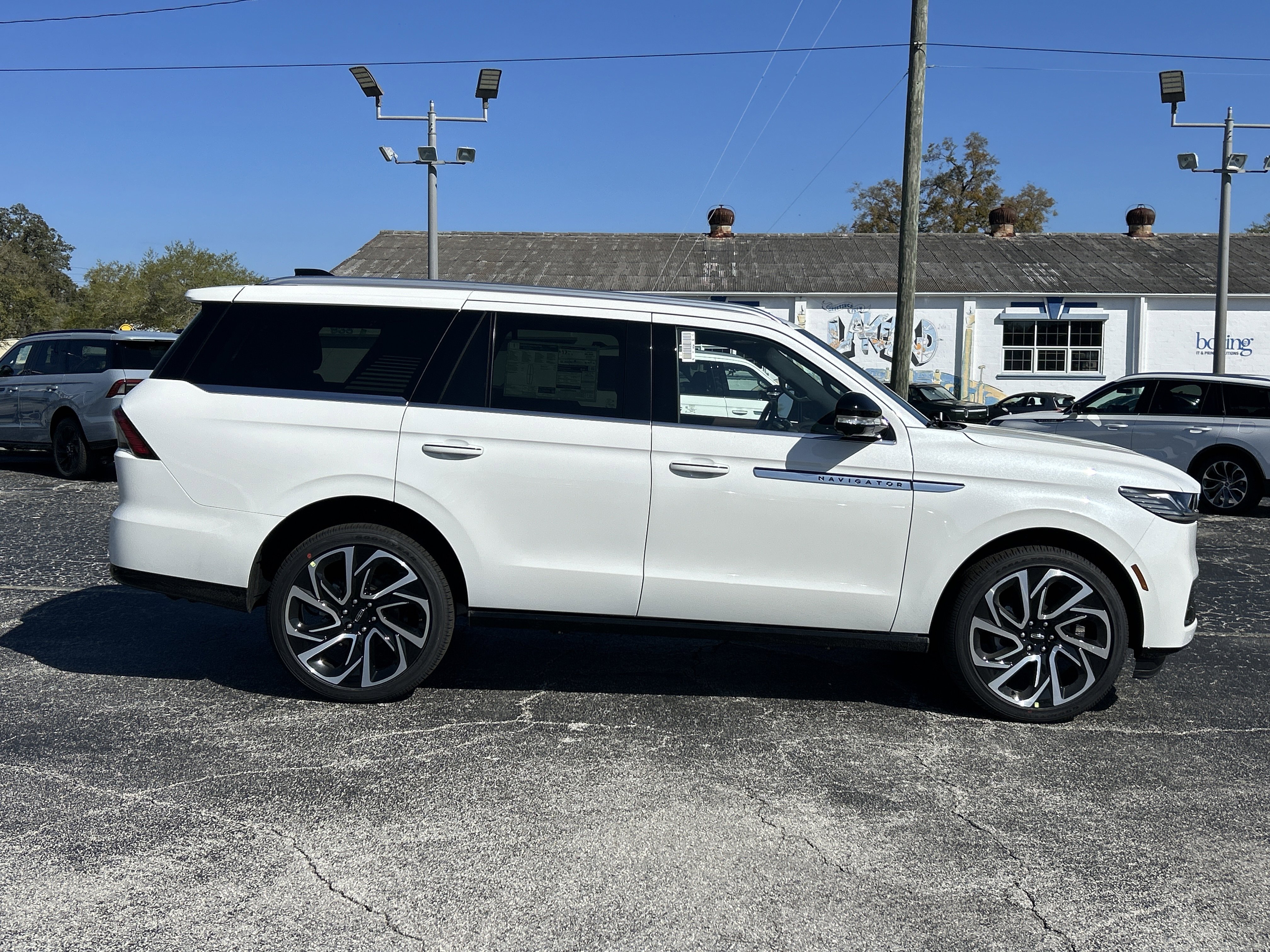 New 2026 Lincoln Navigator Reserve image 2