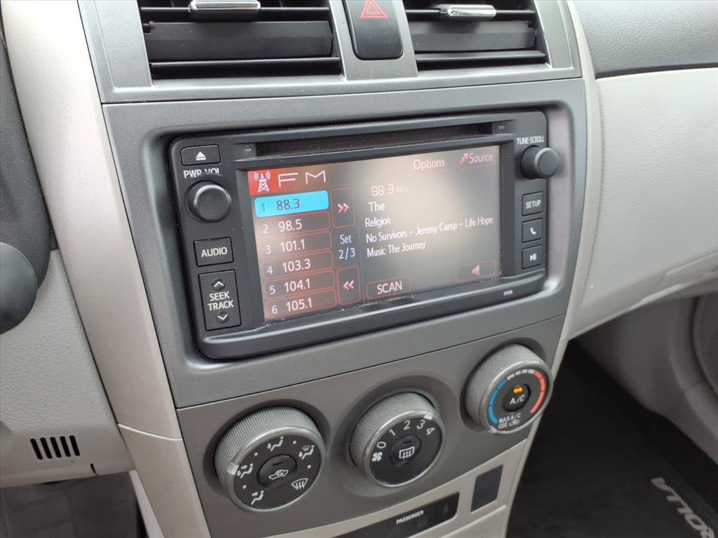 Used 2013 Toyota Corolla LE w/ Premium Pkg FWD image 30