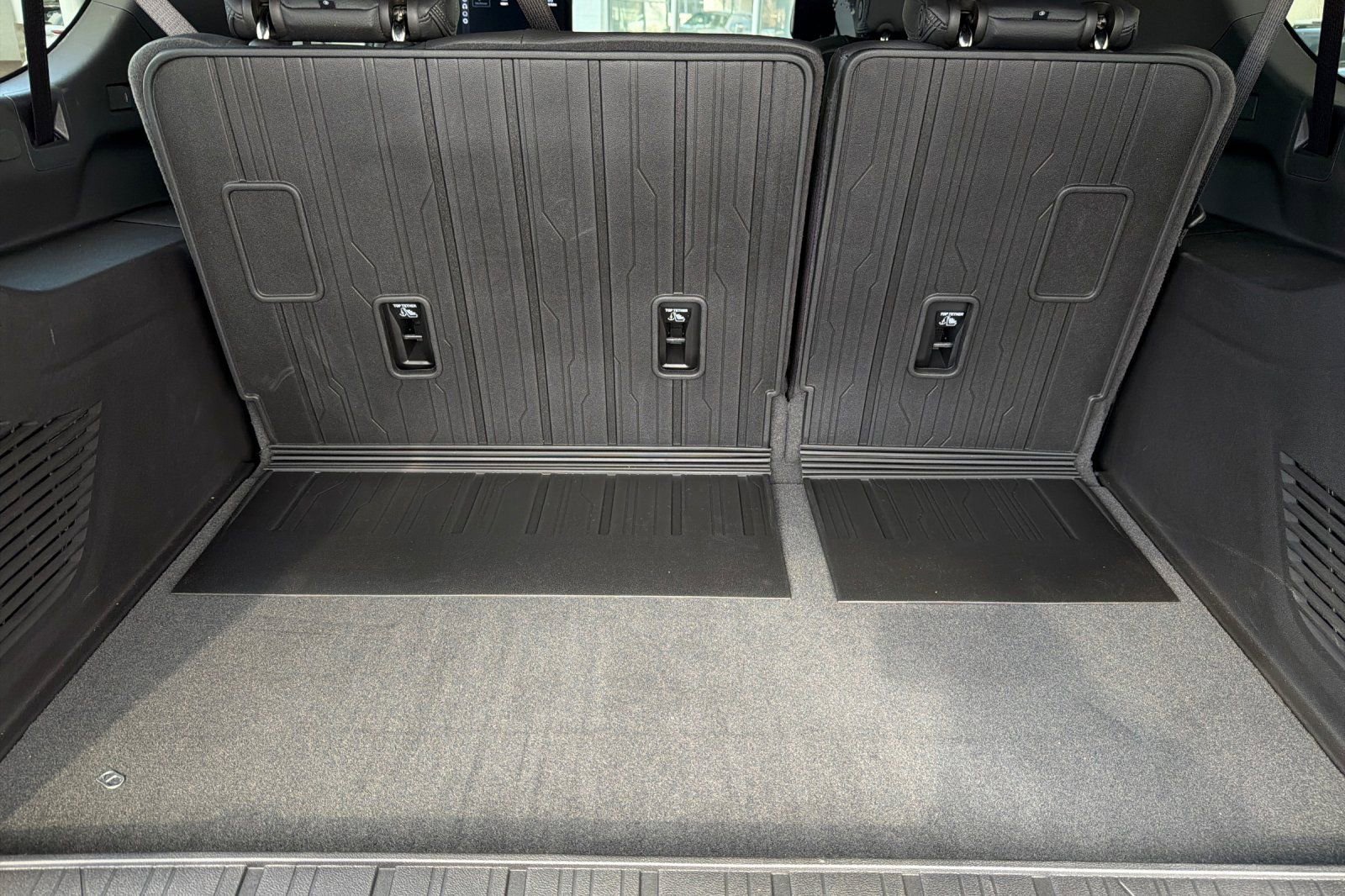 New 2026 GMC Yukon XL Denali w/ Denali Reserve Package image 18