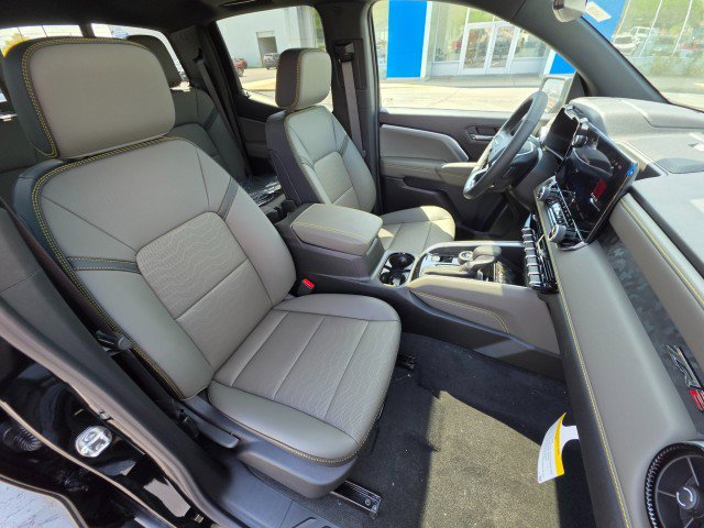 New 2026 Chevrolet Colorado ZR2 w/ Technology Package AWD/4WD image 11