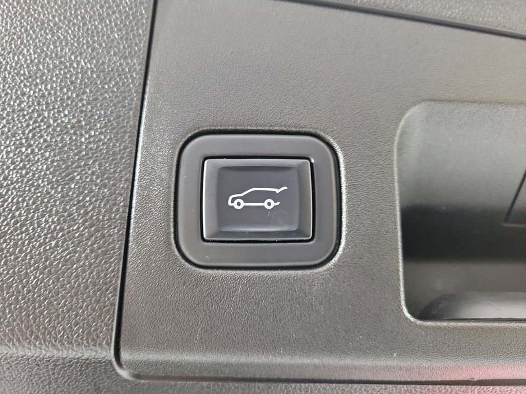 Certified 2023 Cadillac XT4 Luxury FWD image 9