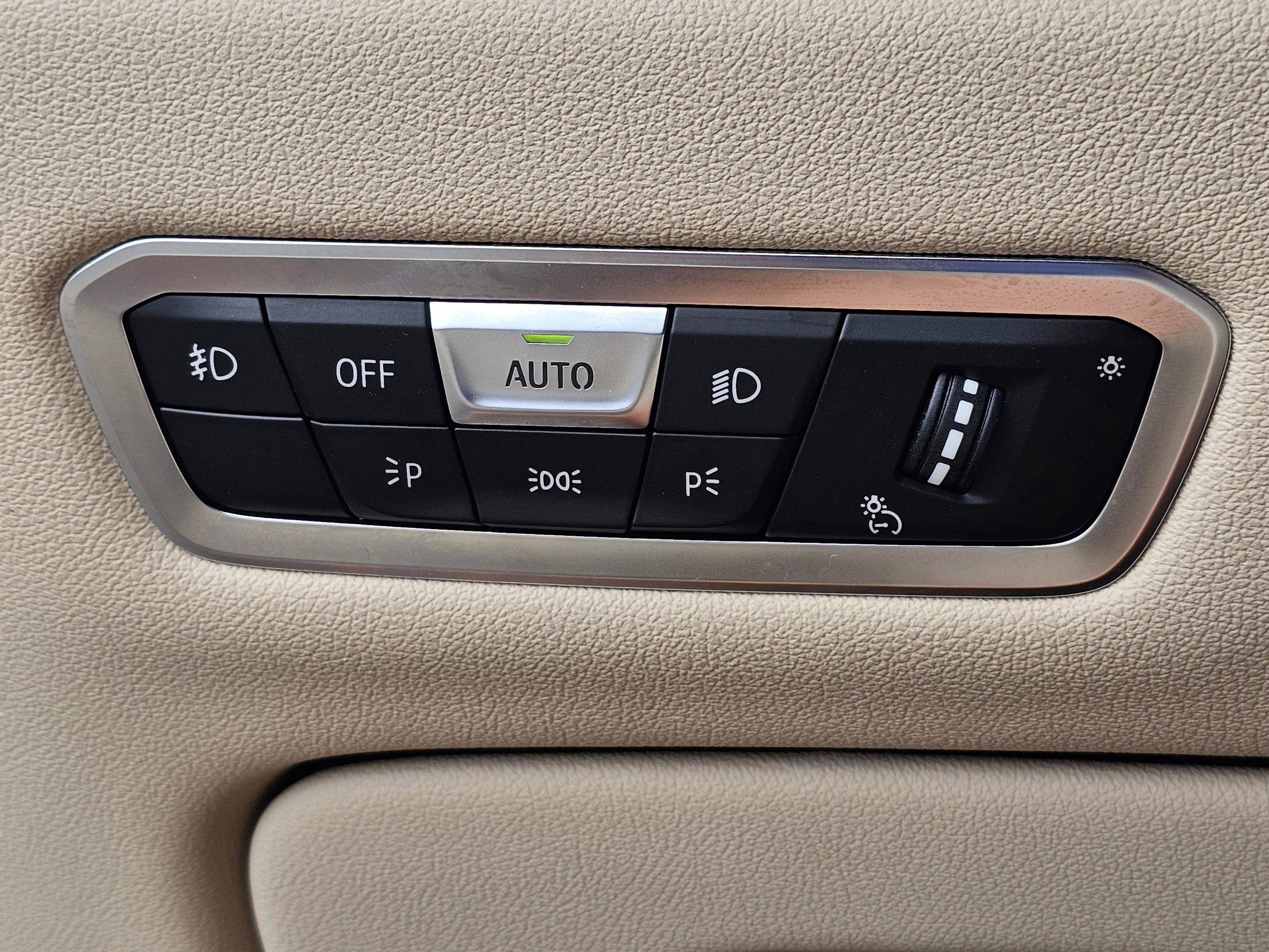 Used 2019 BMW X7 xDrive40i w/ Premium Package AWD/4WD image 19