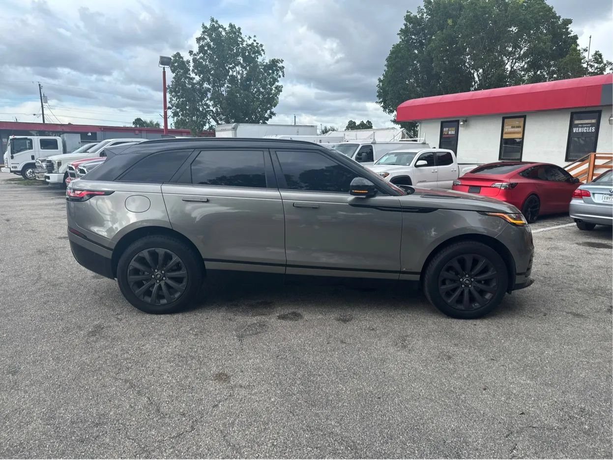 Used 2018 Land Rover Range Rover Velar R-Dynamic SE AWD/4WD image 4
