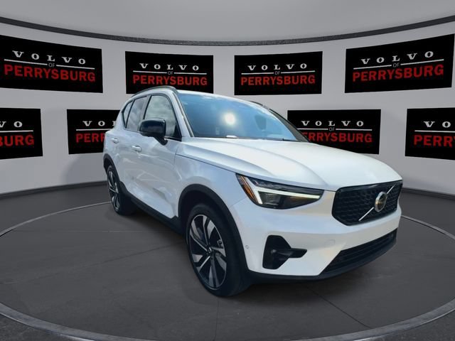 Used 2025 Volvo XC40 B5 Plus w/ Protection Package Premier AWD/4WD image 2