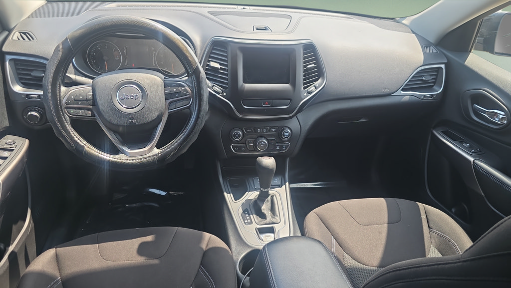 Used 2020 Jeep Cherokee Latitude FWD image 12