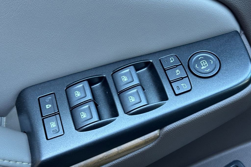 Used 2020 GMC Yukon XL Denali w/ Denali Premium Package image 12