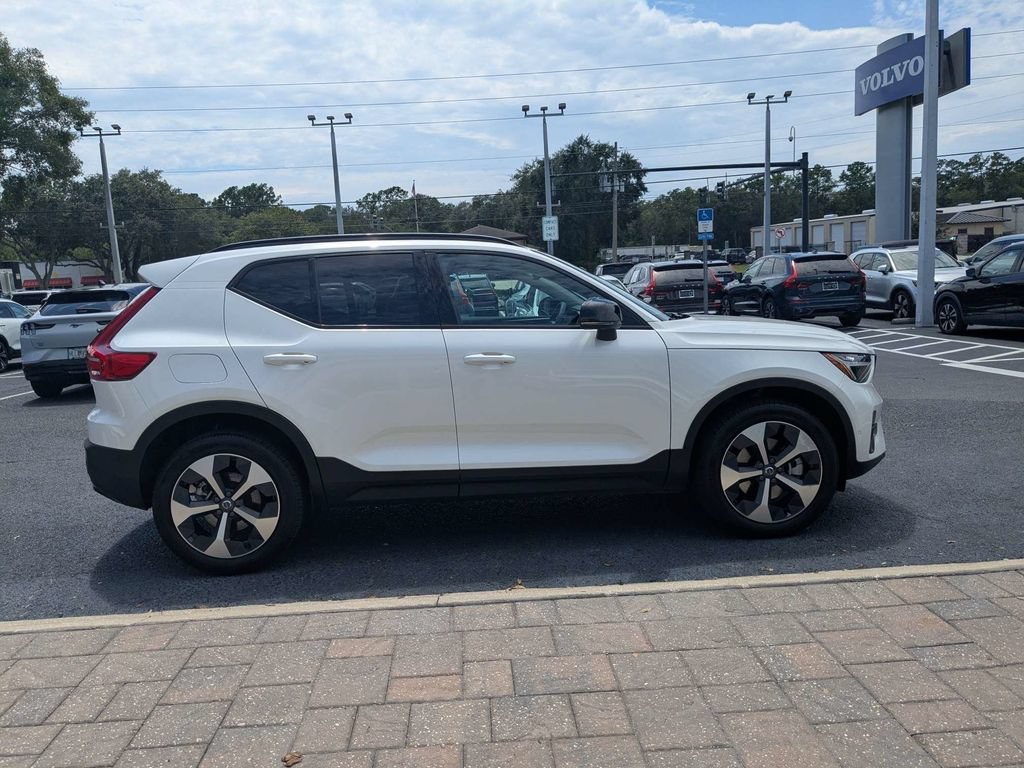 Certified 2026 Volvo XC40 B4 Plus w/ Protection Package Premier FWD image 7