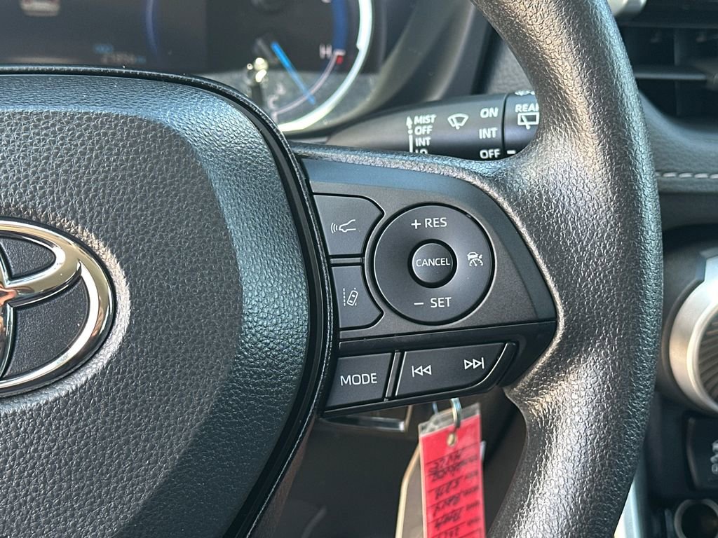 Used 2024 Toyota RAV4 LE AWD/4WD image 30