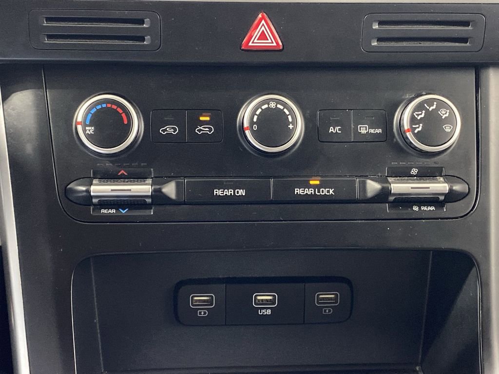 Used 2024 Kia Carnival LX image 16