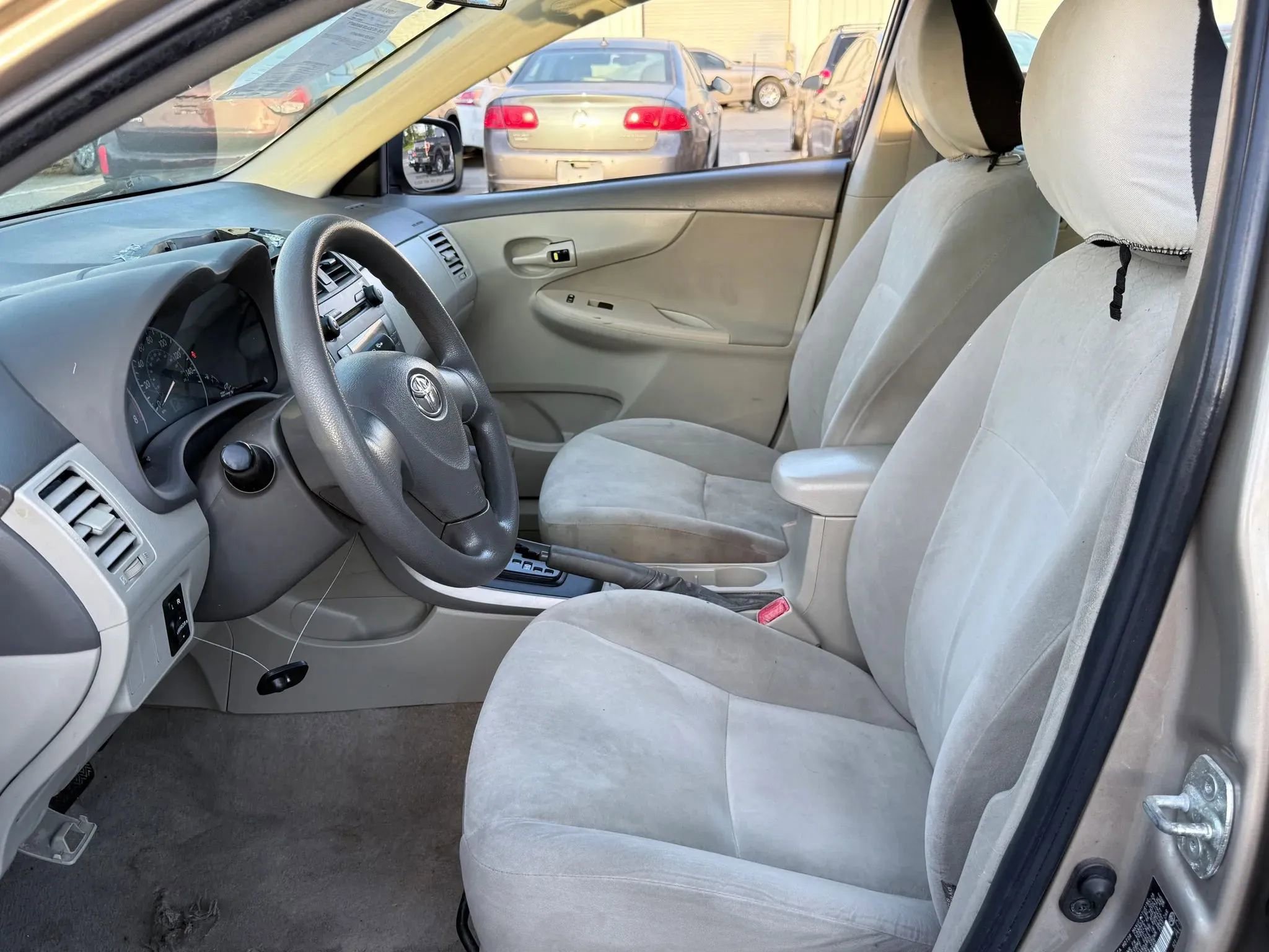 Used 2009 Toyota Corolla LE FWD image 2