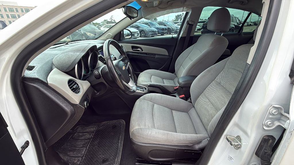 Used 2014 Chevrolet Cruze LT image 10