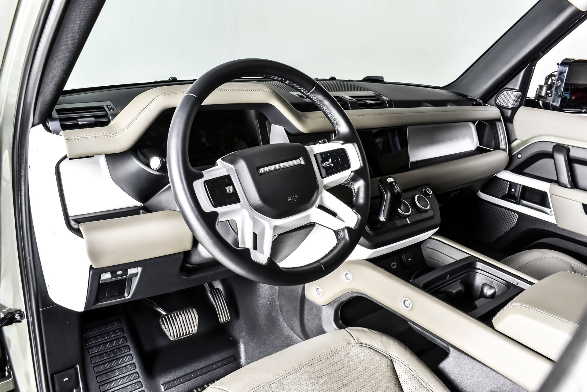 Used 2024 Land Rover Defender 110 S AWD/4WD image 15