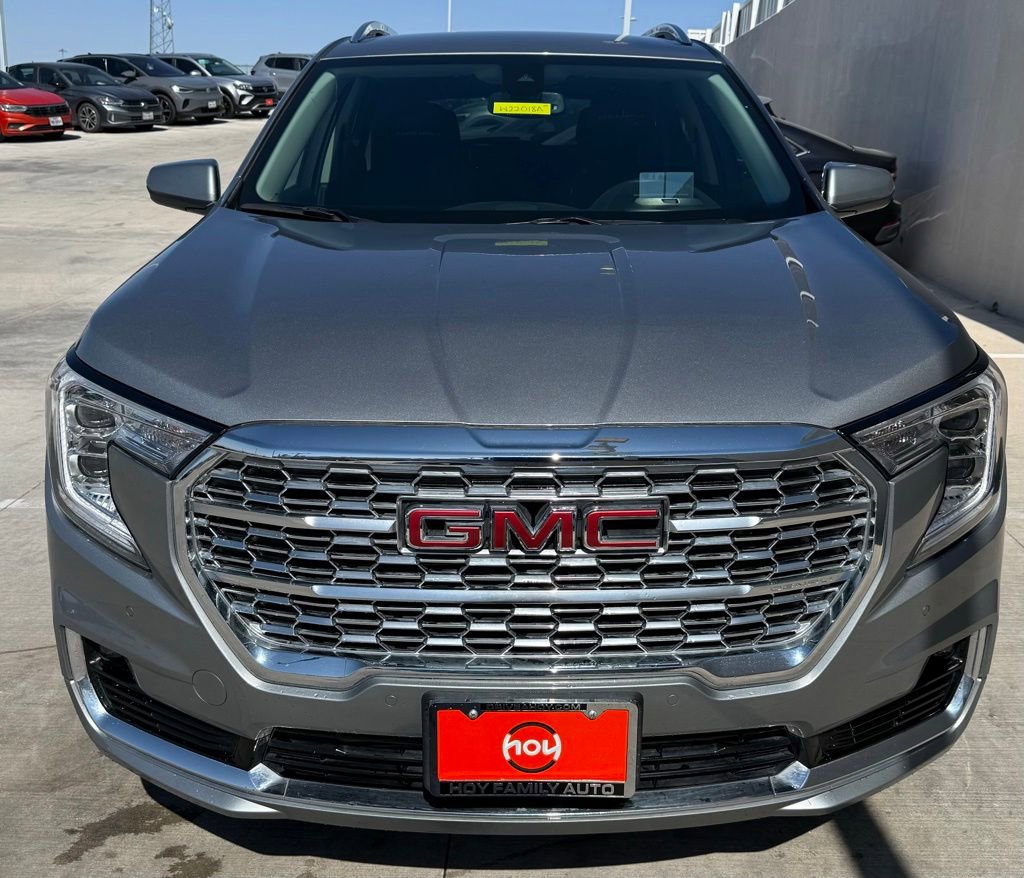 Used 2024 GMC Terrain Denali AWD/4WD image 3