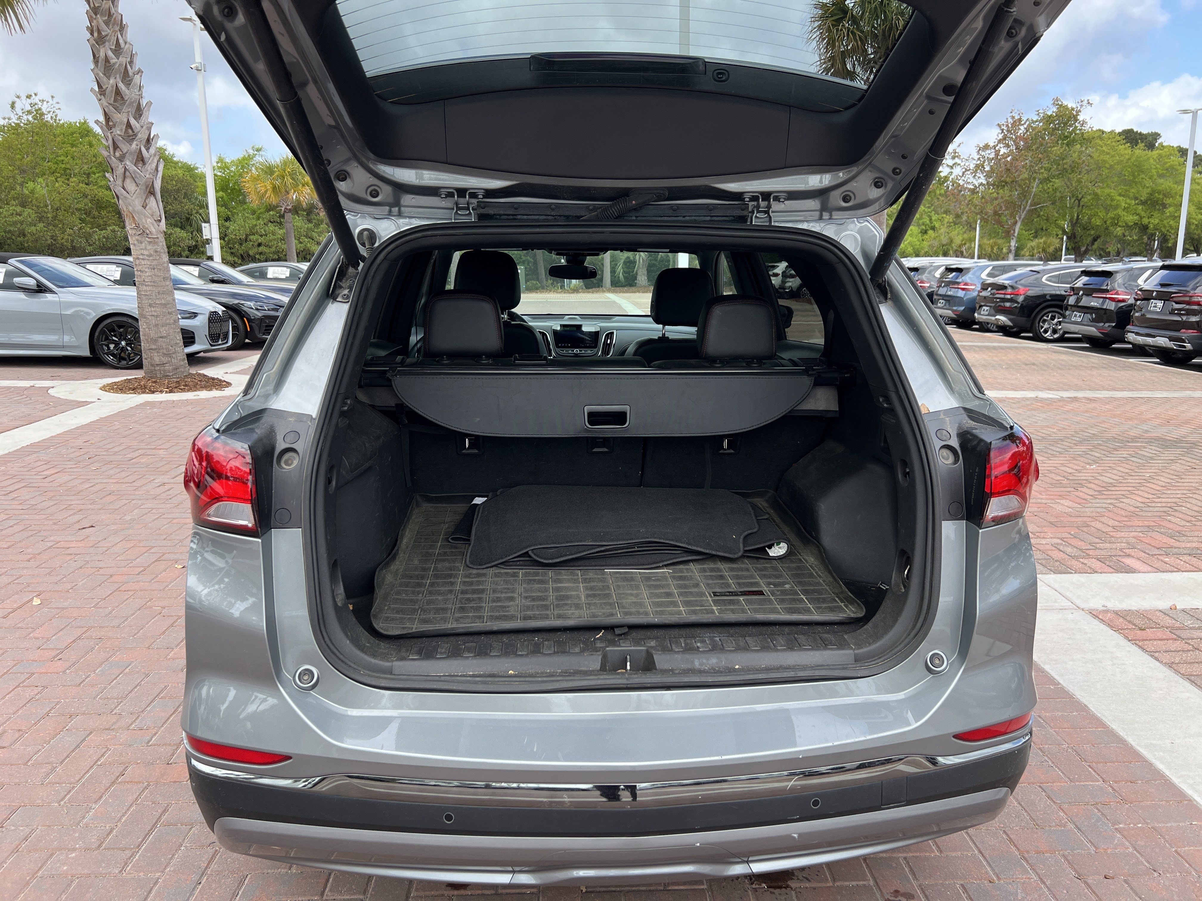 Used 2023 Chevrolet Equinox RS w/ RS Leather Package FWD image 30