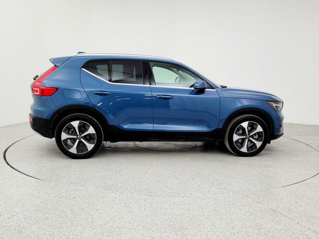 Certified 2025 Volvo XC40 B5 Plus image 4