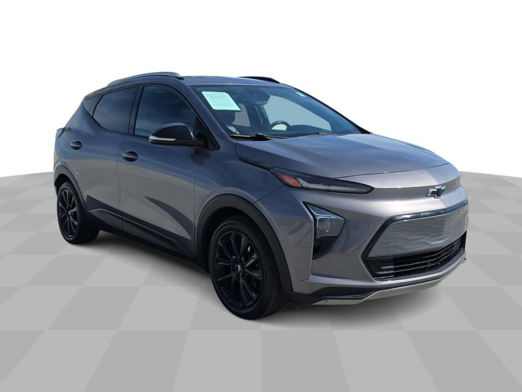 Used 2022 Chevrolet Bolt EUV LT w/ Convenience Package image 2