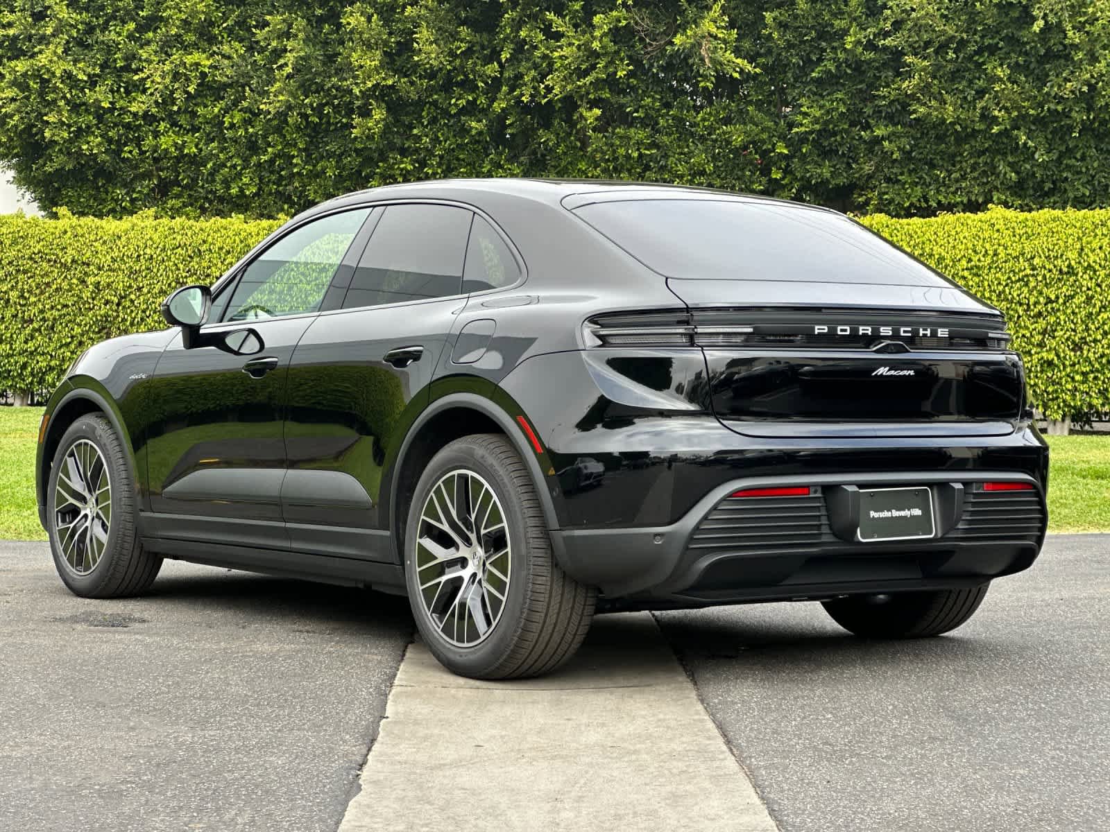 New 2026 Porsche Macan Electric RWD image 3