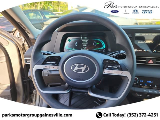 New 2025 Hyundai Elantra Blue FWD image 23