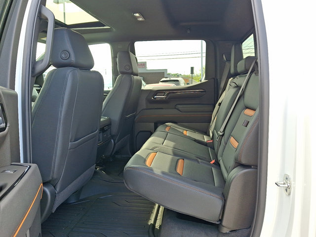 Used 2025 GMC Sierra 1500 AT4 w/ Technology Package AWD/4WD image 10