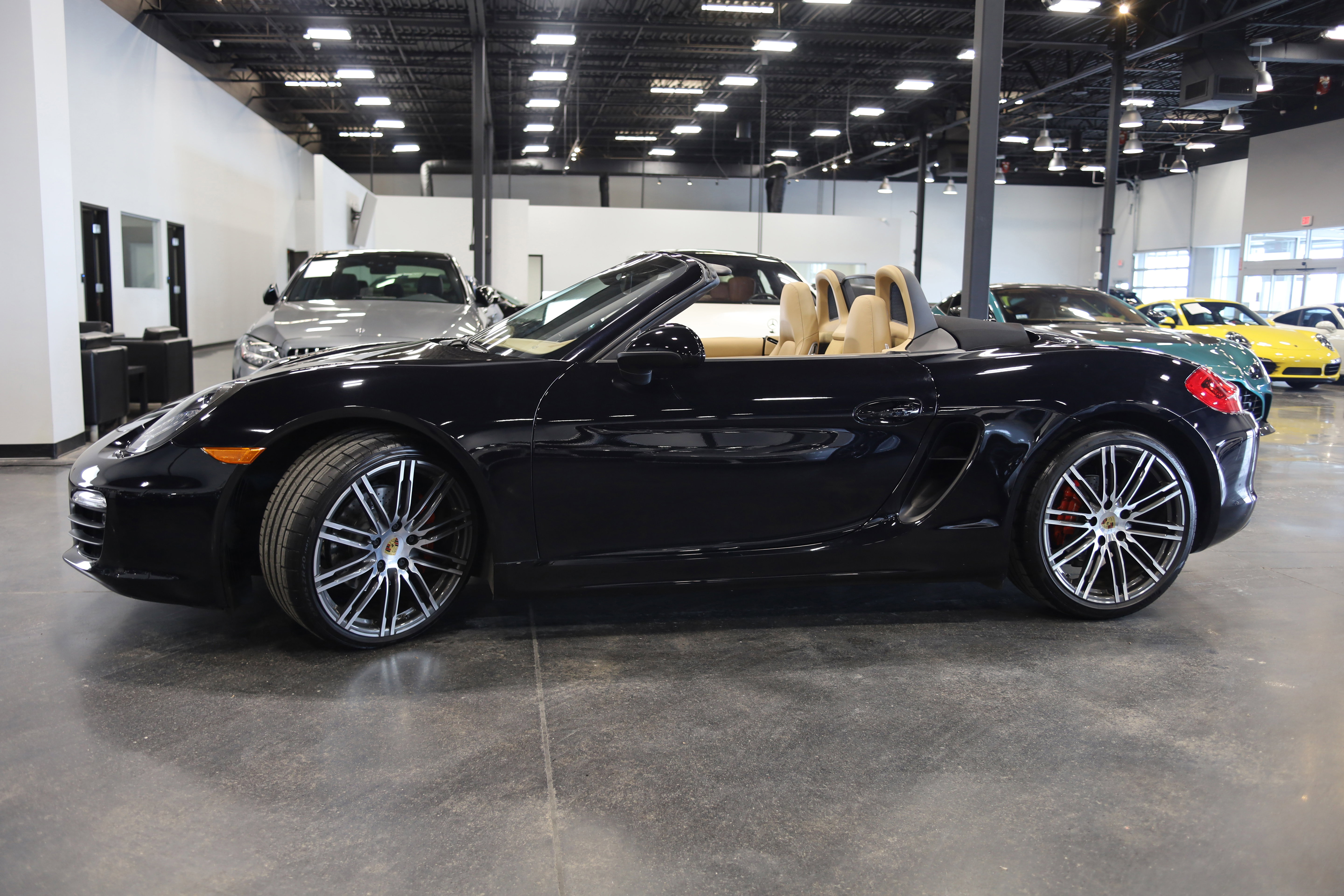 Used 2015 Porsche Boxster S image 9