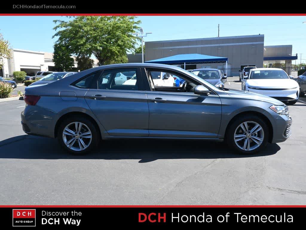 Used 2024 Volkswagen Jetta SE FWD image 6