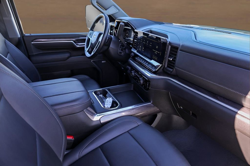 Used 2025 Chevrolet Silverado 2500 LTZ w/ LTZ Convenience Package image 28