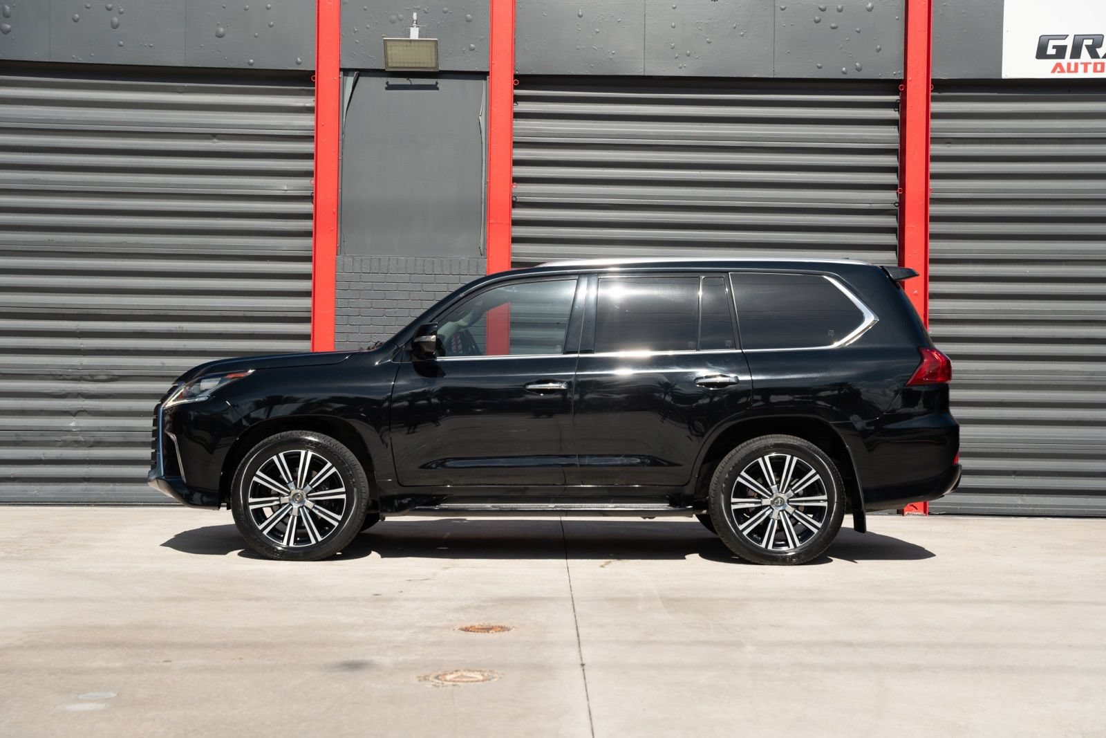Used 2019 Lexus LX 570 4WD w/ Luxury Package image 8