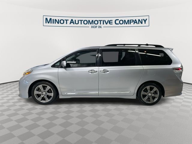 Used 2017 Toyota Sienna SE image 5