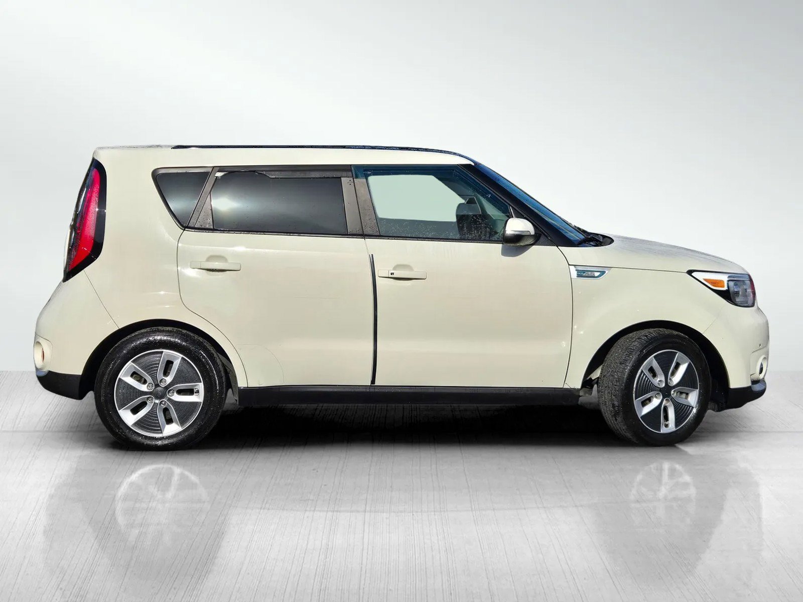 Used 2017 Kia Soul EV + w/ Sun & Fun Package image 3