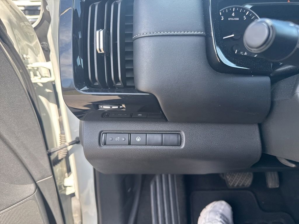 Used 2024 Nissan Pathfinder SV image 32