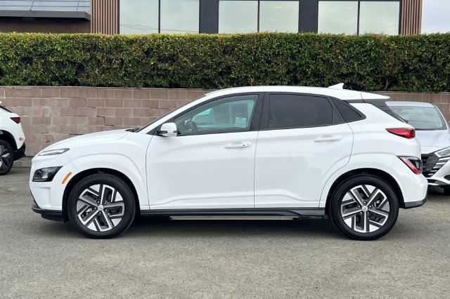 Used 2023 Hyundai Kona SE w/ Cargo Package FWD image 9