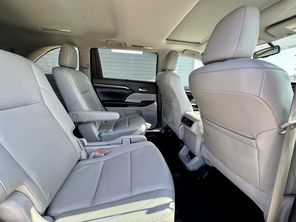 Used 2016 Toyota Highlander Limited image 20