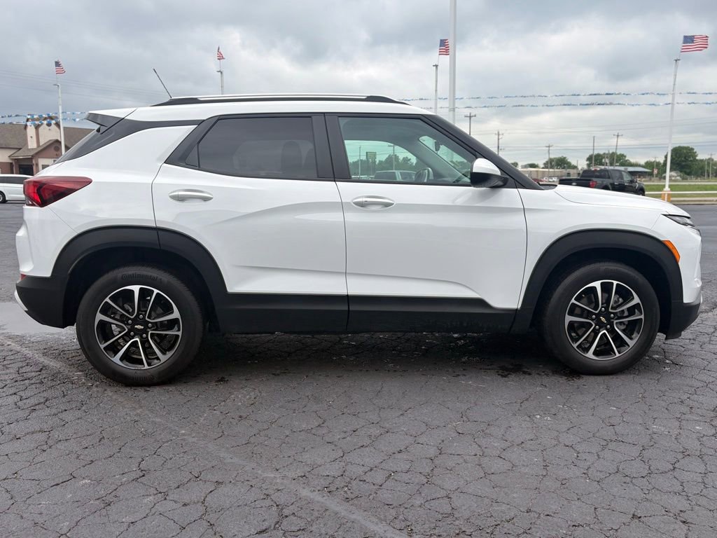 Used 2025 Chevrolet TrailBlazer LT FWD image 4