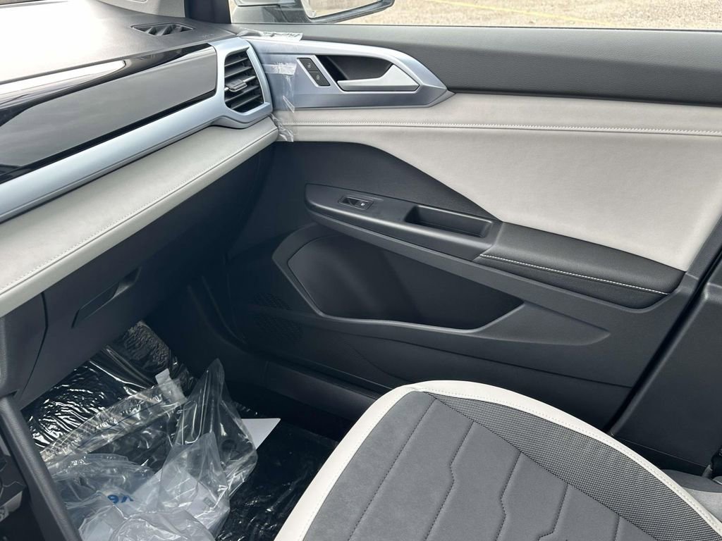 New 2026 Volkswagen Taos SE AWD/4WD image 26